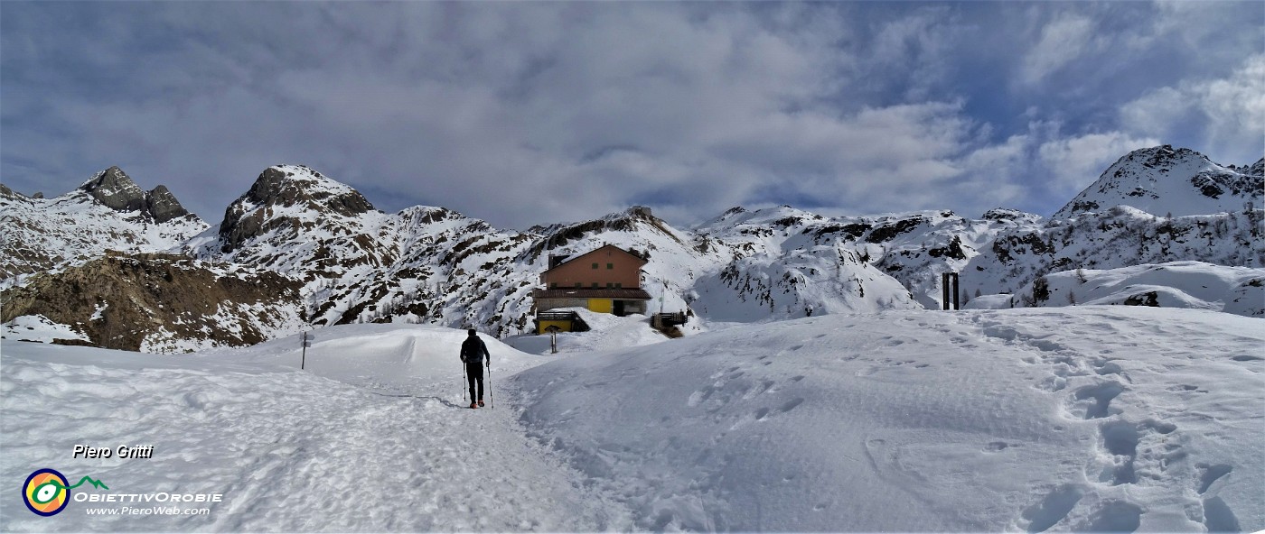 46 Vista panoramica dal Rif. Calvi.jpg